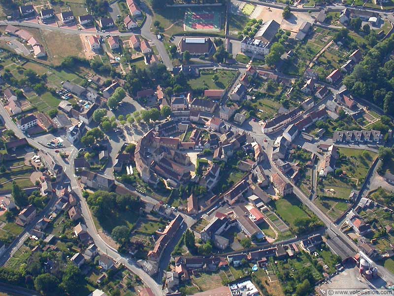 gros plan sur la ville Issy l'Eveque