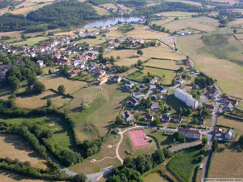 gros plan sur la ville de Grury