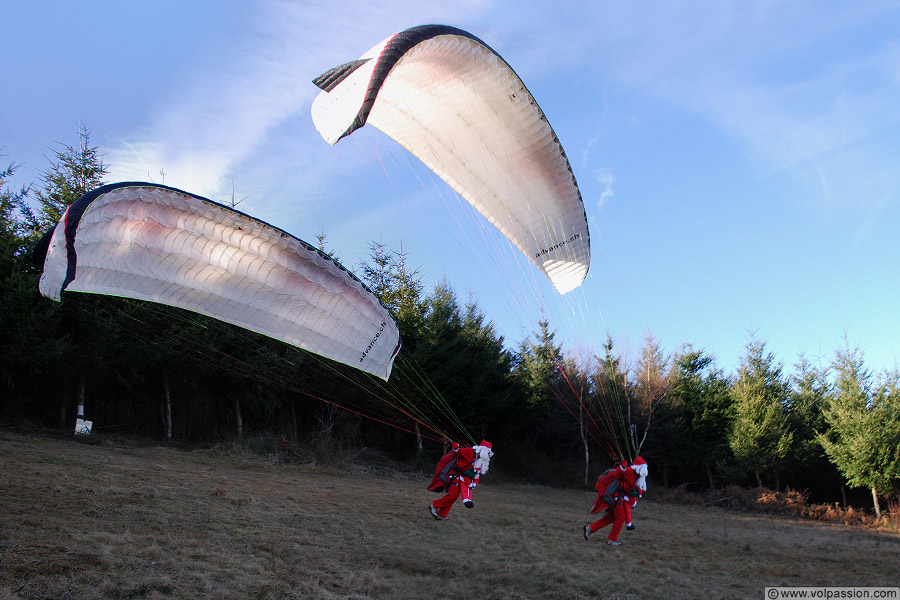 04-pere-noel-parapente