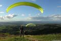 pascal sous son parapente sierra apco